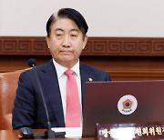 野, 이동관 비서실장 거론에 "정권 심판 회초리, 정권 종식 쇠몽둥이 될 것"