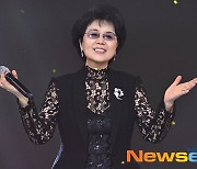 심수봉,‘축복이 함께 하기를’ [포토엔HD]