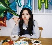 카리나, 23번째 생일파티 현장 공개 "생일상 직접 차려"