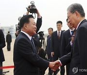 中 '서열3위' 자오러지 평양 도착 방북 일정 시작…최룡해 영접(종합3보)