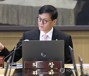 [2보] 한은 기준금리 10연속 동결…3%대 물가에 '인하는 아직'