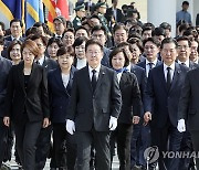 이재명 "대화·협치 실종에 국민 실망…尹대통령과 당연히 만나야"