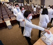 의대교수들 "25일 집단사직 효력 발생…대화의장 마련해야"