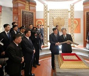 중국 당 및 정부대표단 방북 계기 친선 상징인 북한 우의탑 방문