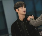 ‘눈물의여왕’ 김수현, 오늘(13일) ♥김지원 협박한 박성훈과 제대로 붙는다