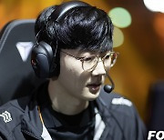 [LCK 결승] "전차는 주저앉지 않아!" 한화생명, T1에 1세트 역전승