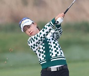 '행복한 골프'에 대해 깨달은 정윤지, 시즌 첫 우승 기회 [KLPGA]