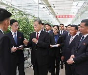 김정은, 中 '서열 3위' 자오러지 만나 "북중관계 새 장 써 내려갈 것"