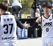 [JB포토] 2024 KBA 3x3 코리아투어, 하이파이브 하는 모션스포츠