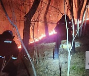 전국 곳곳에서 흰 연기…건조한 날씨에 ‘산불 비상’