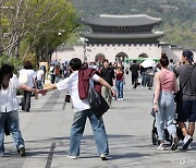 [내일 날씨] 맑은 하늘, 낮 기온 30도 육박…큰 일교차에 건강 유의