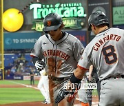 [이정후 게임노트] '쳤다하면 100마일 강타' 이정후, 4G 연속 안타에 MLB 데뷔 첫 도루로 득점까지