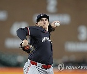 Twins Tigers Baseball