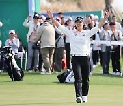 KLPGA 메디힐·한국일보 시즌 첫승 박지영, 아깝다 노보기 우승...윤상필은 KPGA 개막전서 생애 첫 우승