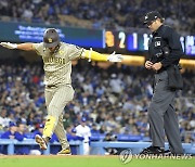 김하성, 시즌 3번째 2루타로 빛나는 연속 안타 기록…샌디에이고, 다저스에 패배