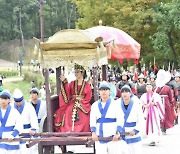 경주시, '선덕여왕 납시오' 행차 재현…오는 10월까지 매주 토·일 12시(정오)·오후 2시 진행