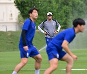 U-23 축구 훈련 지도하는 황선홍 감독