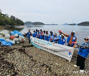 경남외국인 자원봉사단, 통영 '반려해변' 해양정화 활동