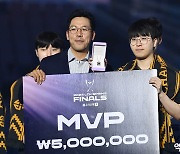 '기인' 김기인, 파이널 MVP 등극[포토]