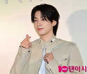 [TEN포토]세븐틴 원우 '눈 호강하는 하트'