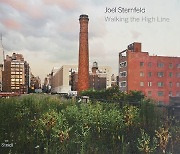 [김진영의 사진집 이야기 <74> 조엘 스턴펠드(Joel Sternfeld)의 '하이 라인을 걷다(Walking the High Line)'] 무분별한 개발 속 도시 공간의 의미에 대한 근본적 질문