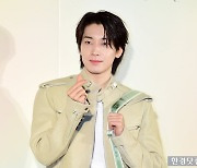 [포토] 세븐틴 원우, '멋진 모습으로 하트~'