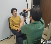 [포토]정성껏 어르신 장수 사진 촬영하는 강원랜드 사진동호회