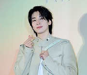 세븐틴 원우 ‘여심 녹이는 손하트’ [MK포토]