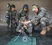 육군, 평시에도 지휘관 어깨 '녹색 견장' 미패용 추진