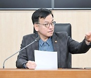 확대간부회의 주재하는 최상목 부총리