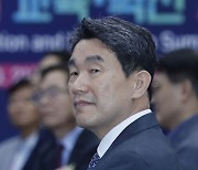 이주호 "입시 비중 커져 교육 본질 가려…디지털 '교실혁명' 필요"