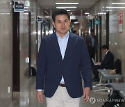 중진 간담회 참석하는 김태호 의원