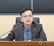 확대간부회의 주재하는 최상목 부총리