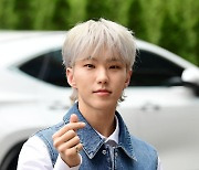 [TEN포토]세븐틴 호시 '상남자의 샤프한 하트'