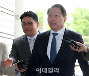 [포토] 서울고법 이혼소송 항소심 출석하는 최태원 SK 회장