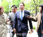 [포토] 서울고법 이혼소송 항소심 출석하는 최태원 회장