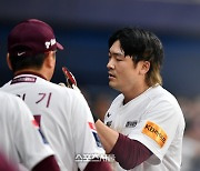 [포토]‘진루방해에도 불구하고 득점’ 이형종