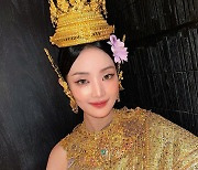 (여자)아이들 민니, 금빛 태국 전통의상 입은 근황…'여신 비주얼'