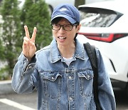 [ET포토] 유재석, '브이는 답백하게'