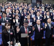 국힘, 실무형 비대위·조기전대 결론…당선자 총회 ‘쇄신보다 수습’