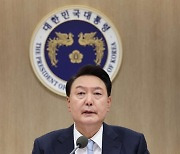 윤석열 대통령 “의료개혁 계속 추진… 합리적 의견 챙길 것”