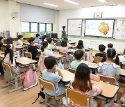 교사에 '손가락 욕'한 초등생…학교 측 "교권 침해 아냐"