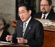 일본 외교청서, 14년 만에 ‘한국은 파트너’ 적시…왜