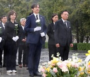 12석 확보 조국혁신당 "단독이든 공동이든 교섭단체 구성 노력할 것"