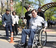 박승원 광명시장, 장애인 휠체어 이동 체험