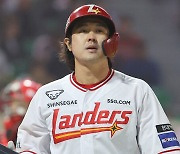 SSG 최정, 467호 홈런…이승엽과 KBO 통산 홈런 공동 1위