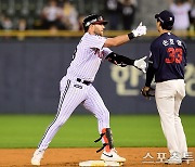 [ST포토] 오스틴, 2루타~