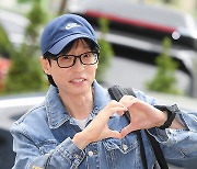 [TD포토] 유재석 '싱크로유 많이 사랑해주세요'