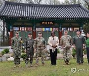 판문점 방문한 토마스-그린필드 주유엔(UN) 미국대사