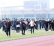 '파리올림픽 D-100' 아침 운동하는 국가대표 선수단
